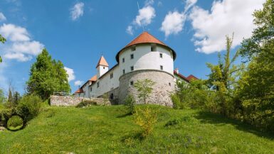 Hrad Turjak ve Slovinsku po rekonstrukci